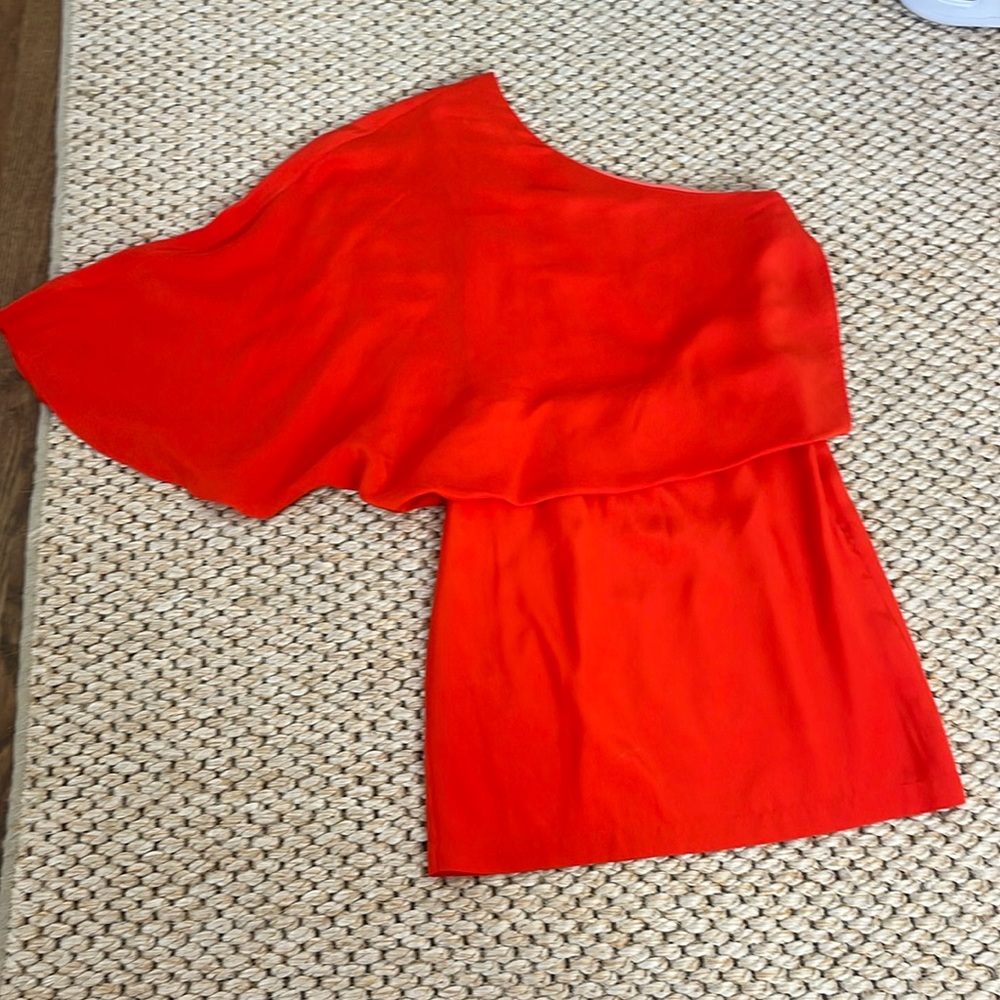 Elizabeth and James one shoulder dress.